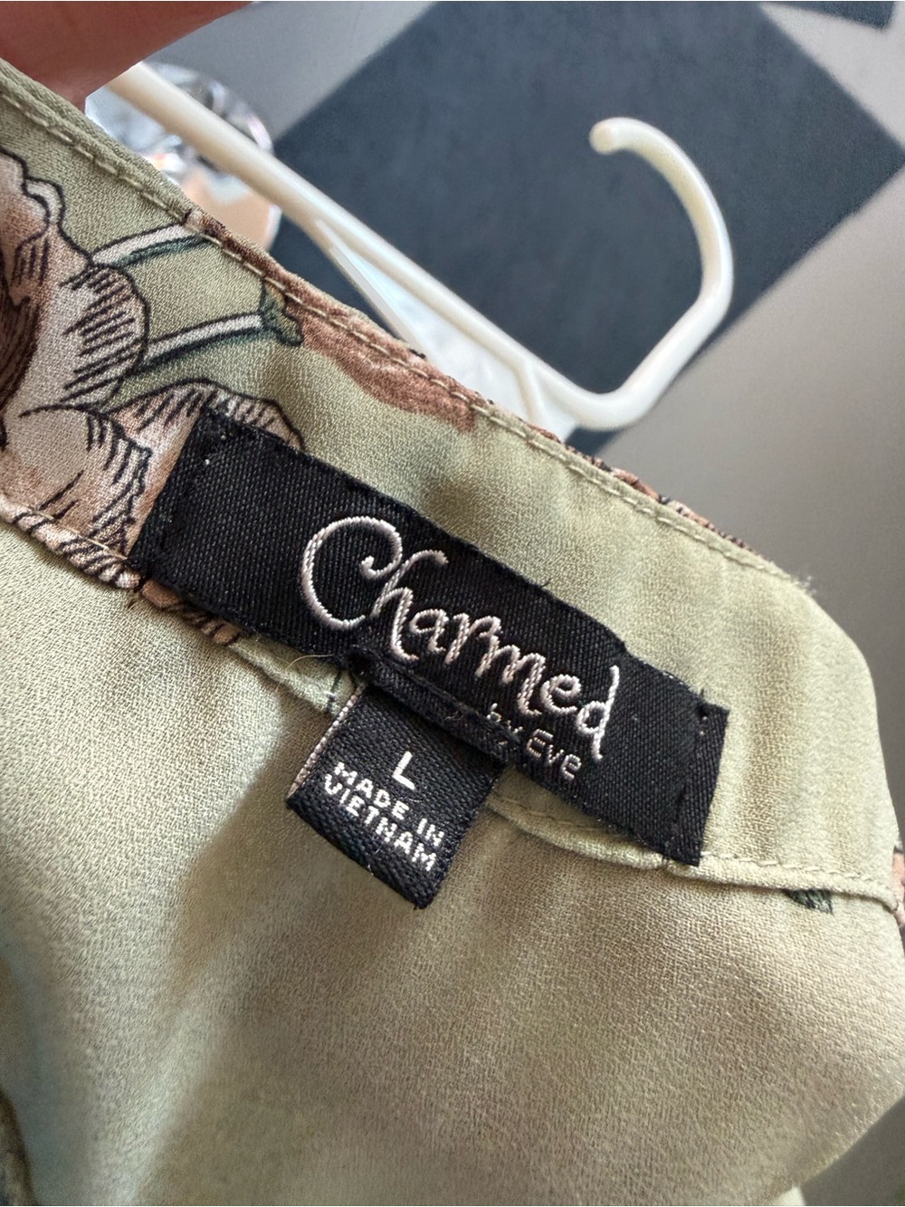 Charmed by Eve Olive Green Floral Women’s Top - L